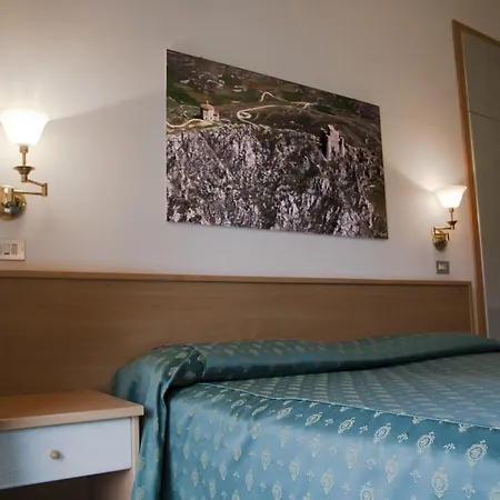 Aquila Hotel 3*